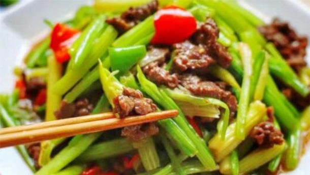 孩子爱吃的【芹菜炒牛肉】，补钙补血增强免疫力4