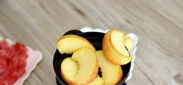 这种水果是【补血王】，女人要常喝，面色红润气色好！10