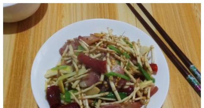 天然祛湿草，丢进锅里和腊肉炒，健胃消食2