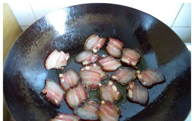 天然祛湿草，丢进锅里和腊肉炒，健胃消食5