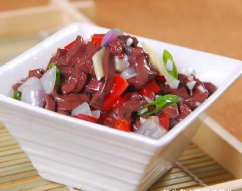 洋葱搭配鸭血炒，充气补血，清热解3