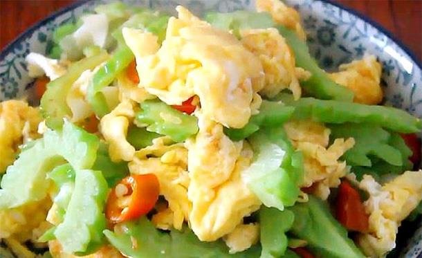 入冬干燥，吃【鸡蛋炒苦瓜】，健脑益智，健脾明目2