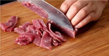 秋冬季养肺吃什么好-牛肉百合银杏羹2