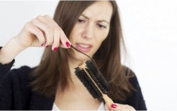 女生脱发怎么办，推荐几款食疗方法解决女生脱发问题1