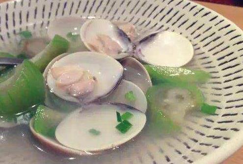 女性想要肌肤好,常吃3种食物,补血益气,细腻亮泽,白皙有弹性1