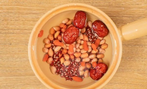 冬天一定多喝它、补血养颜还润燥，懂行的都这么煮！15