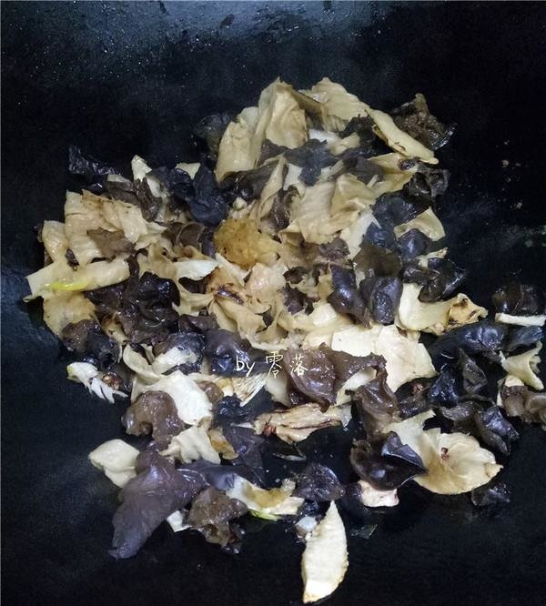 隔三差五吃1次【茭白木耳炒豆腐皮】，补钙补血，身体健康没烦恼11