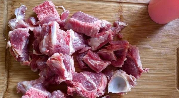 经常手脚冰凉？隔三差五喝【骨头萝卜汤】，益气补血，女人孩子要常喝2