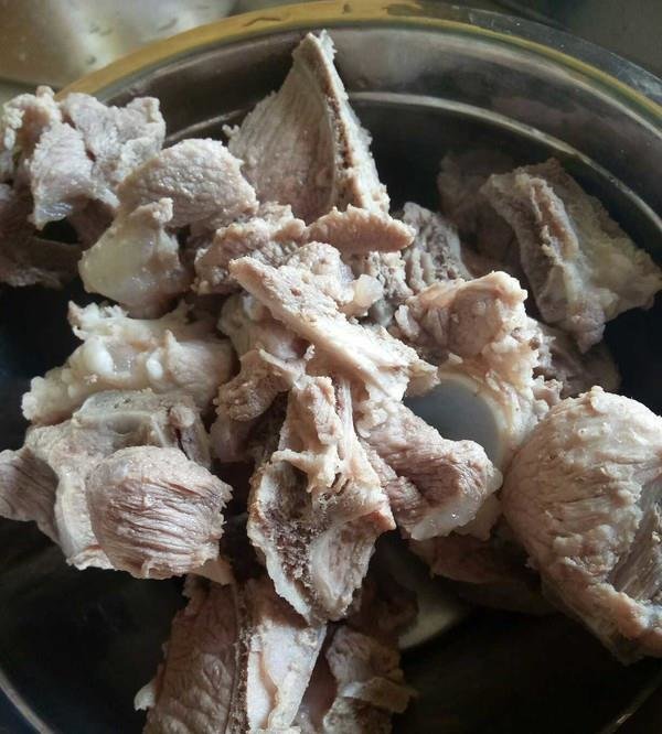 经常手脚冰凉？隔三差五喝【骨头萝卜汤】，益气补血，女人孩子要常喝6