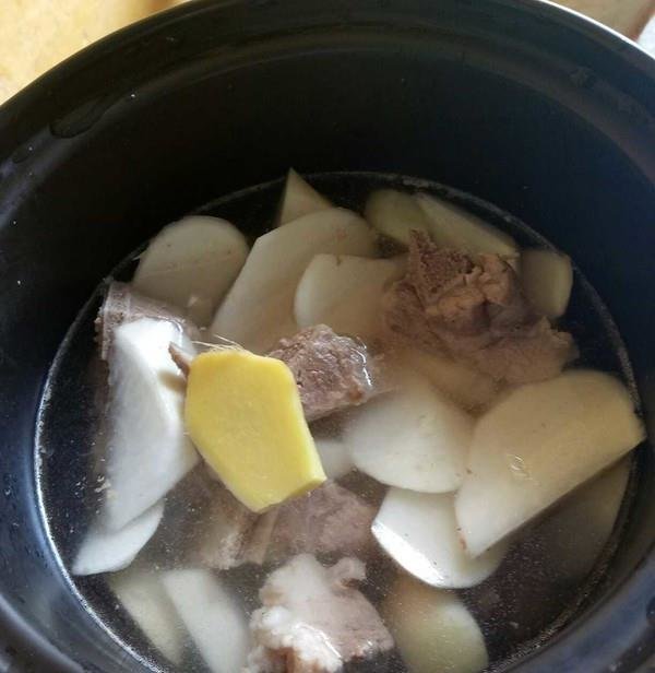 经常手脚冰凉？隔三差五喝【骨头萝卜汤】，益气补血，女人孩子要常喝8