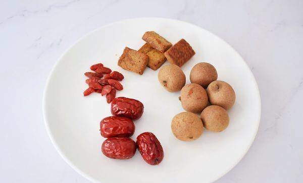 桂圆红枣茶怎么煮-桂圆红枣茶的功效2