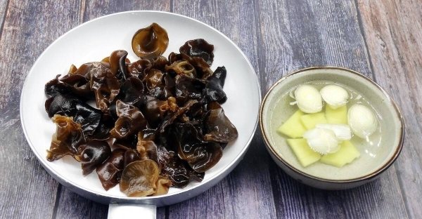 木耳炒山药要焯水吗-木耳炒山药怎么做好吃3