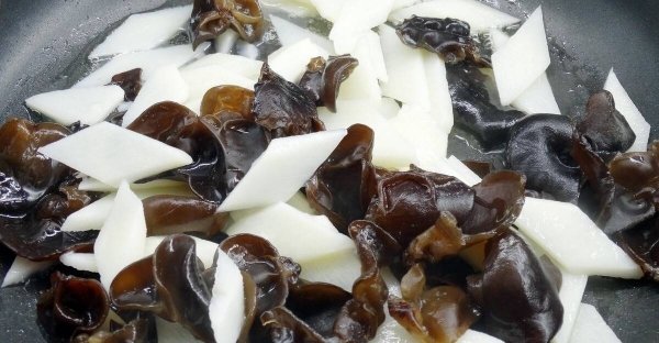 木耳炒山药要焯水吗-木耳炒山药怎么做好吃4