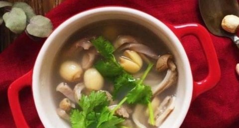 莲子猪肚汤怎么炖-莲子猪肚汤的营养功效2