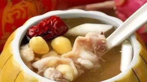 莲子猪肚汤怎么炖-莲子猪肚汤的营养功效4