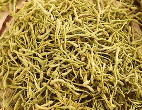 金银花人称【铺中仙】，抓一把用做食疗，毒素少了，眼睛更明亮！3