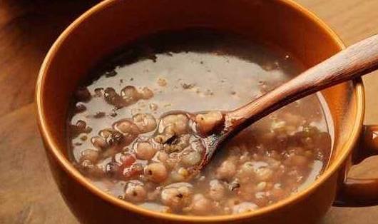 并不是所有人都可以喝粥养胃，3大养胃误区，让太多人身体受罪2