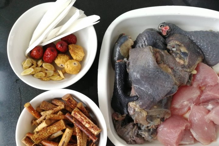 乌鸡煲汤加了它，汤鲜味更香，健脾补肺，常喝气色好！3