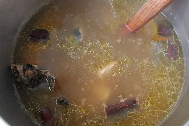 乌鸡煲汤加了它，汤鲜味更香，健脾补肺，常喝气色好！6