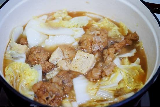 小酥肉白菜豆腐汤，养胃健脾味道鲜美，小酥肉的家常吃法8