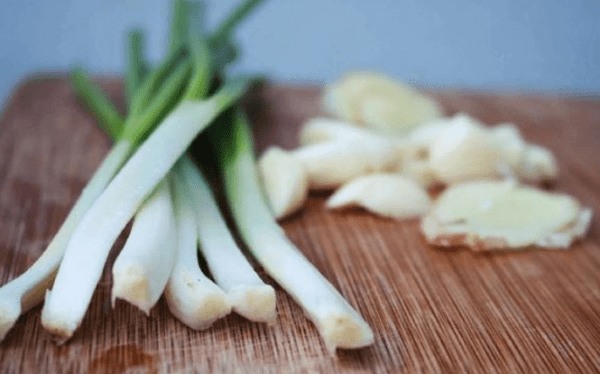 排骨别再煲汤喝，试着这样做，骨汤浓郁香味重，还补气补虚补血！1