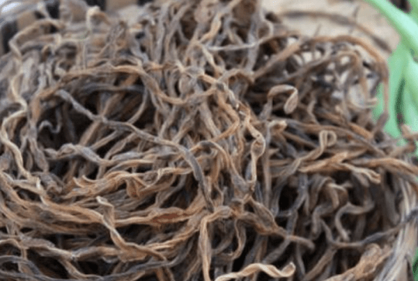 排骨别再煲汤喝，试着这样做，骨汤浓郁香味重，还补气补虚补血！2