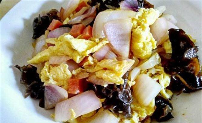 人到中年想长寿，要学会吃3种食物，开胃健脾、增进食欲1