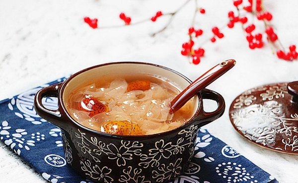 女人过了40岁，这3样东西该吃就得吃，滋养补血4