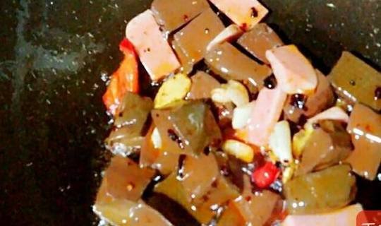 这菜，不仅能排出体内毒素，还补血，真好！6