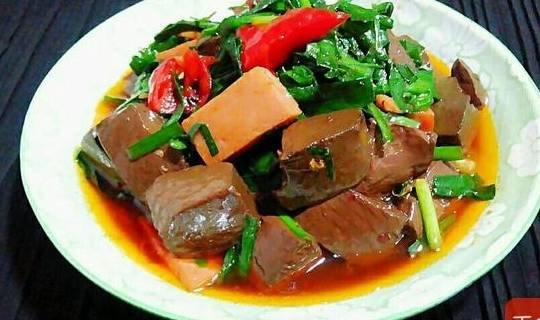 这菜，不仅能排出体内毒素，还补血，真好！10