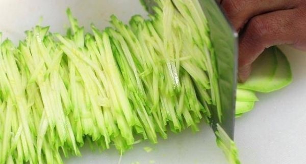 凉拌西葫芦怎么做-凉拌西葫芦的家常做法3