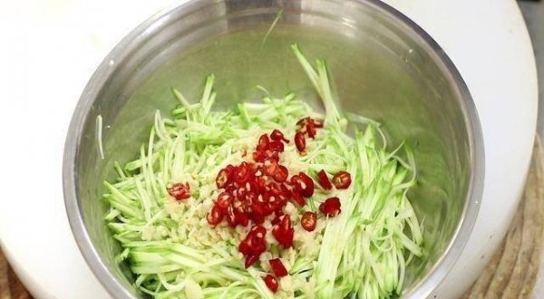 凉拌西葫芦怎么做-凉拌西葫芦的家常做法4