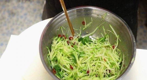 凉拌西葫芦怎么做-凉拌西葫芦的家常做法8