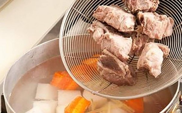 养生排骨汤煲汤食谱-养生排骨汤的做法与功效9