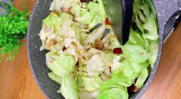 手撕包菜怎么做-手撕包菜的做法4