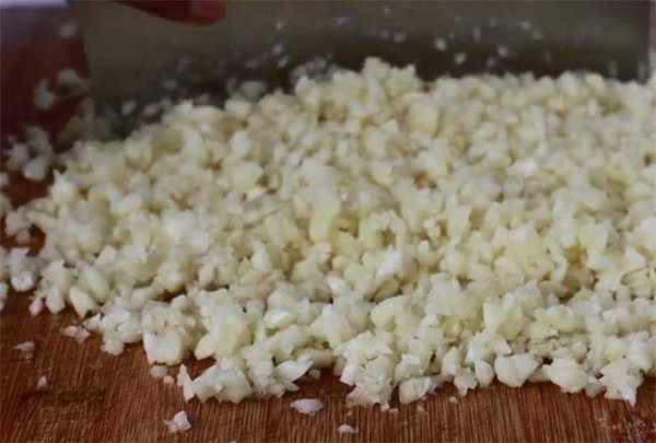 蒜蓉辣椒酱怎么做-蒜蓉辣椒酱的做法2