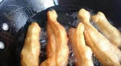 怎么样自制油条-自制放心油条的做法和配方11
