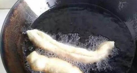 怎么样自制油条-自制放心油条的做法和配方10