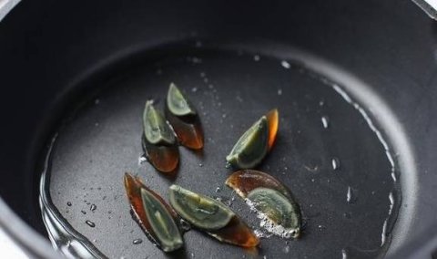 上汤苋菜怎么做好吃-上汤苋菜皮蛋的做法6