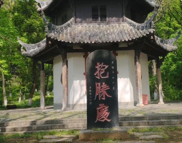 湖北襄阳古隆中抱膝亭景点介绍1