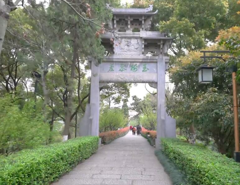 湖北武汉黄鹤楼四季牌坊景点介绍1