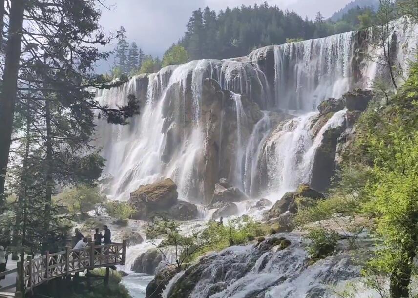 四川乐山岷江凌云栈道景点介绍1