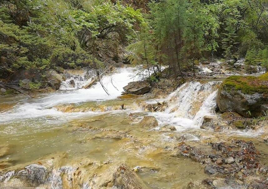 四川甘孜亚丁卡斯地狱谷景点介绍1