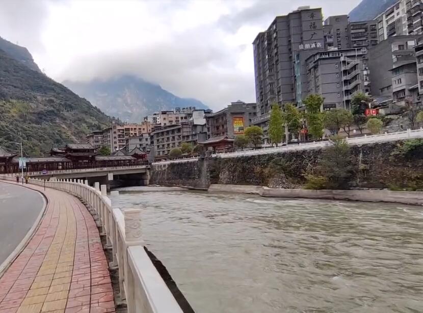 四川雅安穆坪熊猫古城景点介绍1