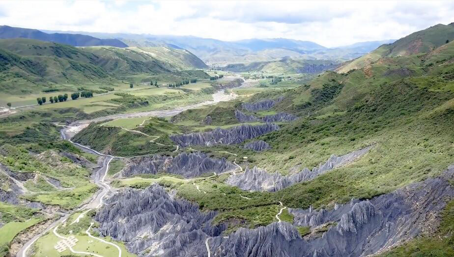 四川甘孜八美石林(墨石公园)景点介绍1