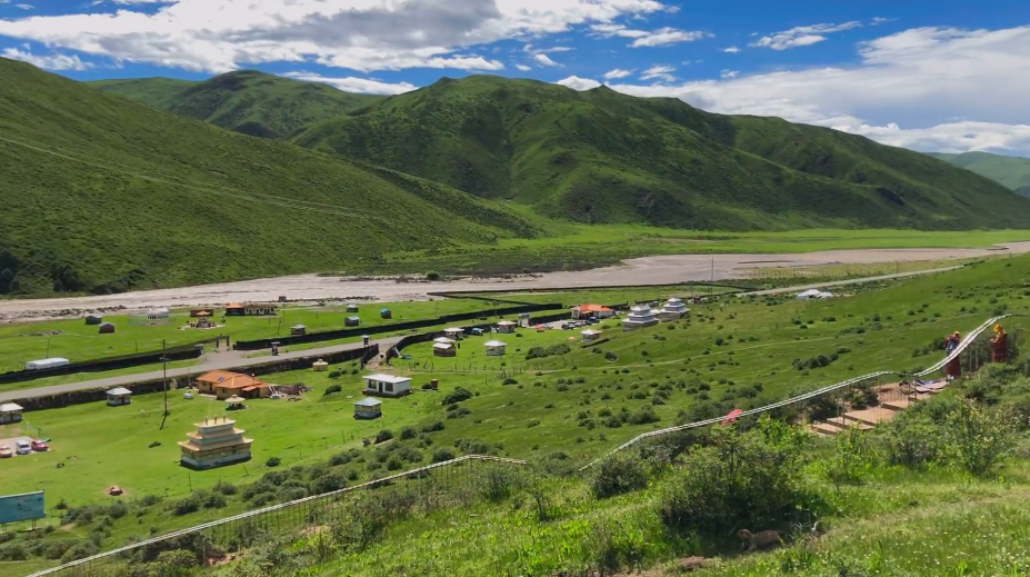 四川甘孜丹青药王神山景点介绍1