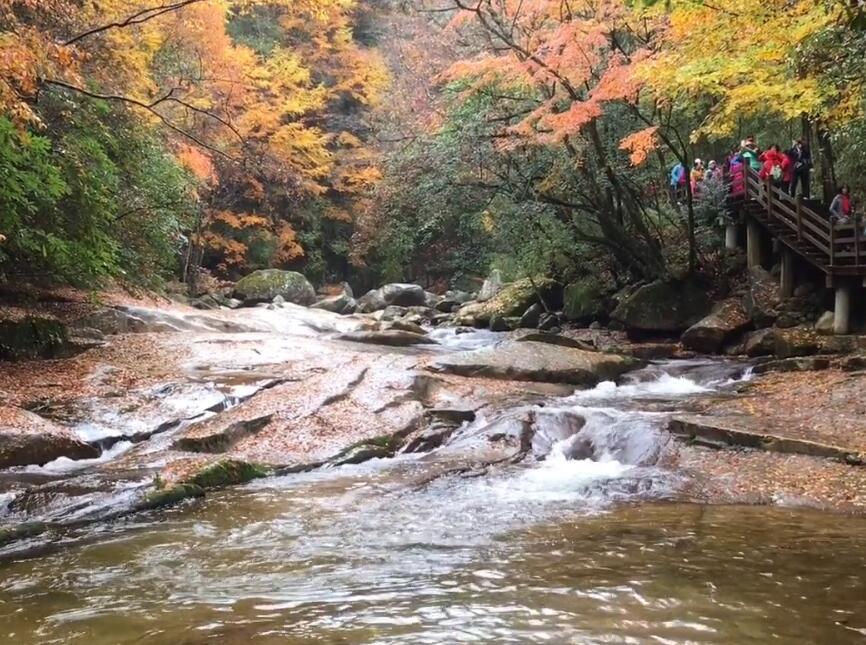 四川巴中光雾山十八月潭(国家4A级)景点介绍1