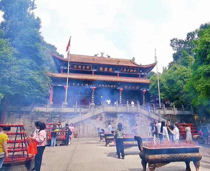 四川成都龙泉山石经寺景点介绍1