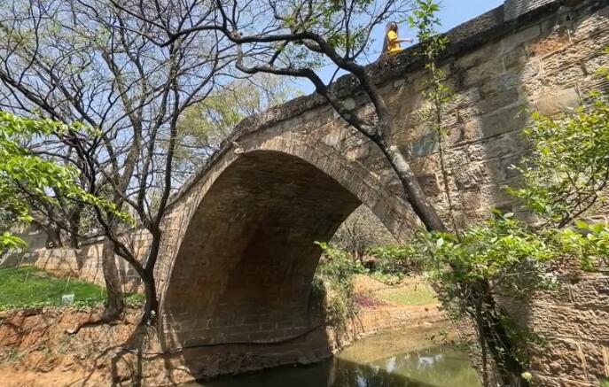 云南红河景点拜佛山文笔塔景点介绍1