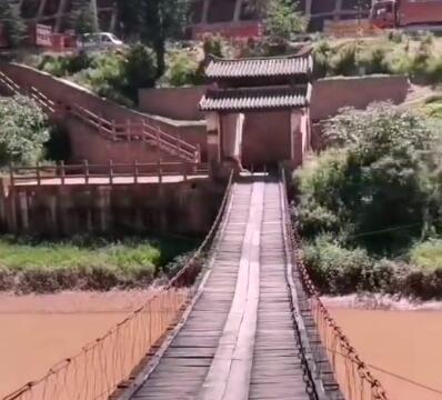 云南昭通景点唐代袁滋题记摩崖石刻景点介绍1